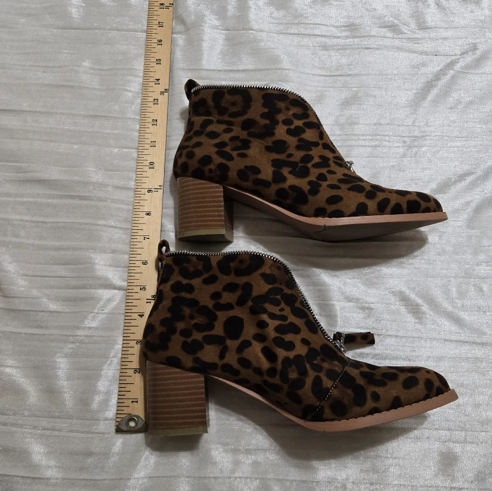 Faux Suede Zip Up Leopard Print Booties. Size 7 1/2 EUC!
